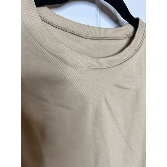 Alphalete Stratus Crop Tank in Color Linen Size XL - Picture 3 of 9